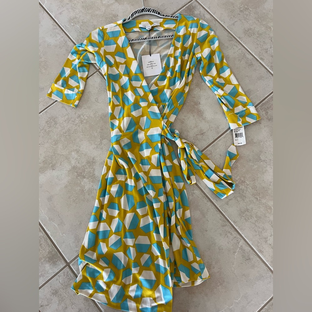 Diane Von Furstenberg wrap dress size 0 new with tags